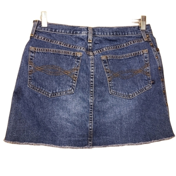 Abercrombie & Fitch | Women's Dark Denim Distressed Hem Mini Skirt (Size 6) - Picture 11 of 11